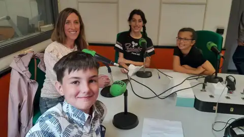 Ángela Pumariega responde a los niños El recreo de la campaña electoral de 2019