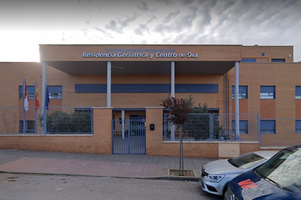 Dos muertos y diez afectados en un brote, por causas desconocidas, en una residencia de mayores de La Solana Dos muertos y diez afectados en un brote, por causas desconocidas, en una residencia de mayores de La Solana