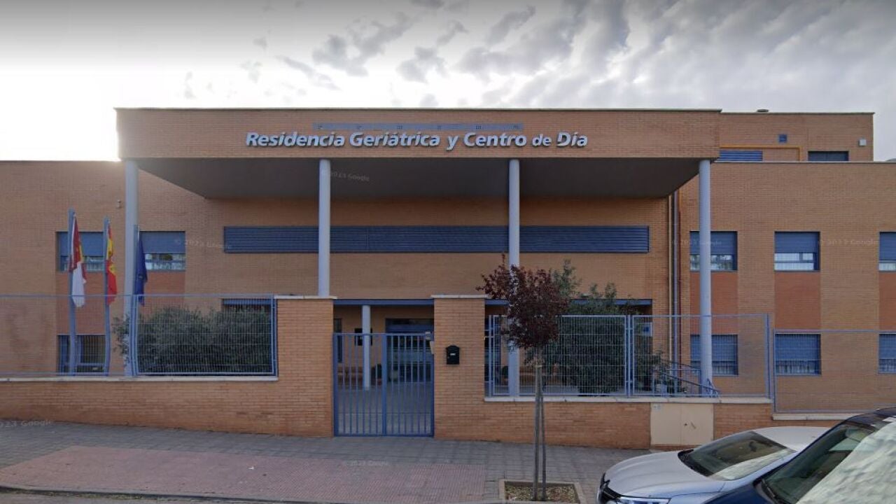 Dos muertos y diez afectados en un brote, por causas desconocidas, en una  residencia de mayores de La Solana | Onda Cero Radio