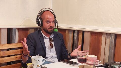 Candidato do PSdG &aacute; alcald&iacute;a de Pontevedra, Iv&aacute;n Puentes, na cafeter&iacute;a El Pasaje 