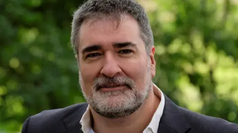 El escritor Óscar Soto El escritor Óscar Soto