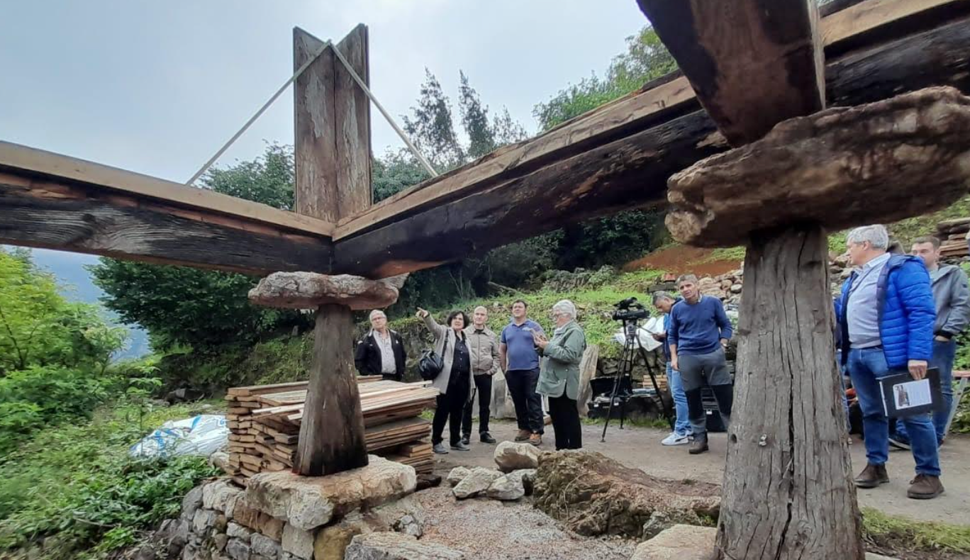 Cultura culmina la restauración del hórreo de Vis, en Amieva, con una inversión de 40.000 euros Cultura culmina la restauración del hórreo de Vis, en Amieva, con una inversión de 40.000 euros
