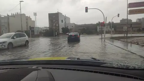 Las lluvias llenan el pantano pero provocan cortes de calles y suspensión de clases Las lluvias llenan el pantano pero provocan cortes de calles y suspensión de clases