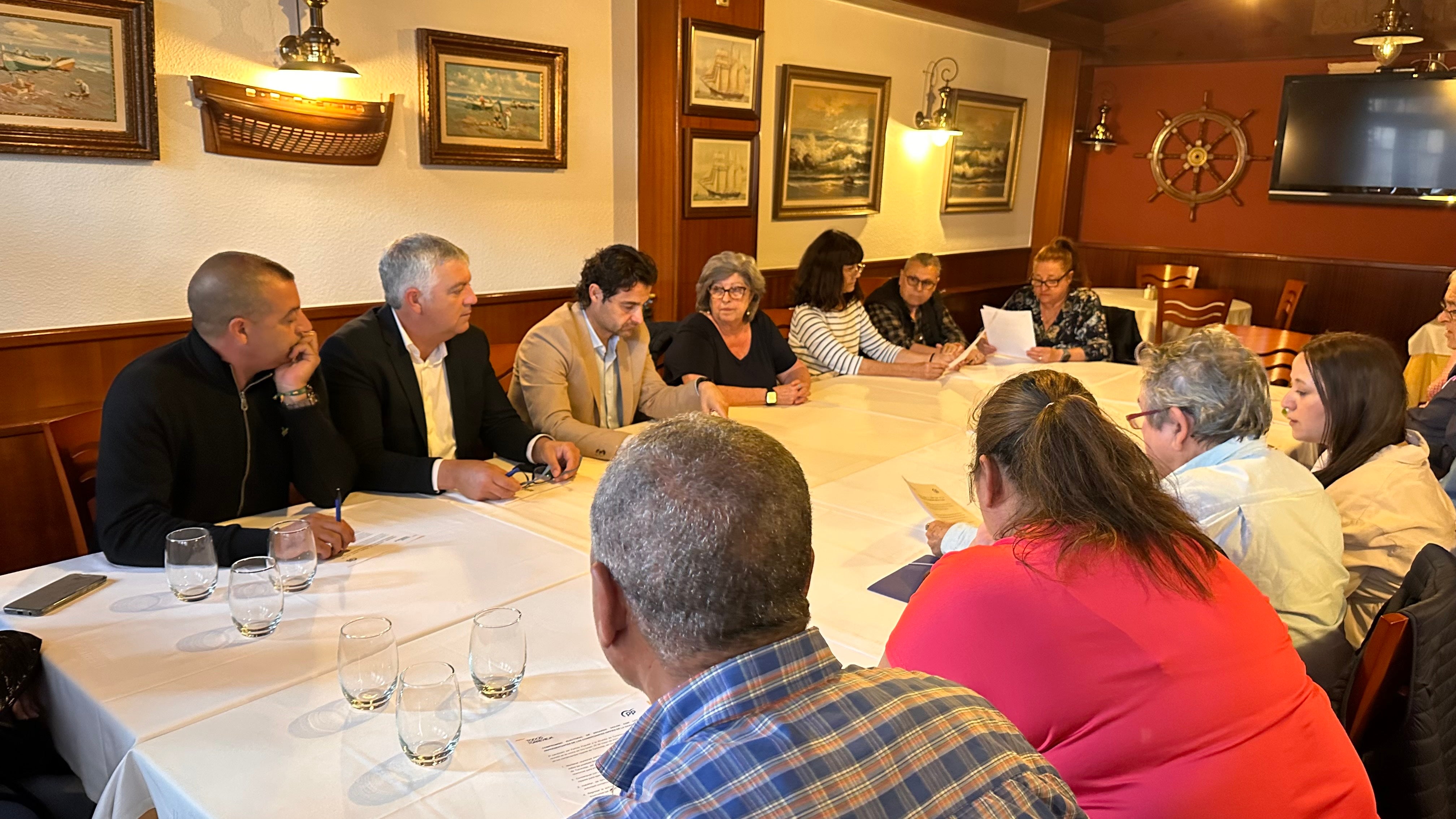 El PP de Torrevieja rubrica un nuevo contrato electoral con los 'Hippies' del Paseo de la Libertad El PP de Torrevieja rubrica un nuevo contrato electoral con los 'Hippies' del Paseo de la Libertad