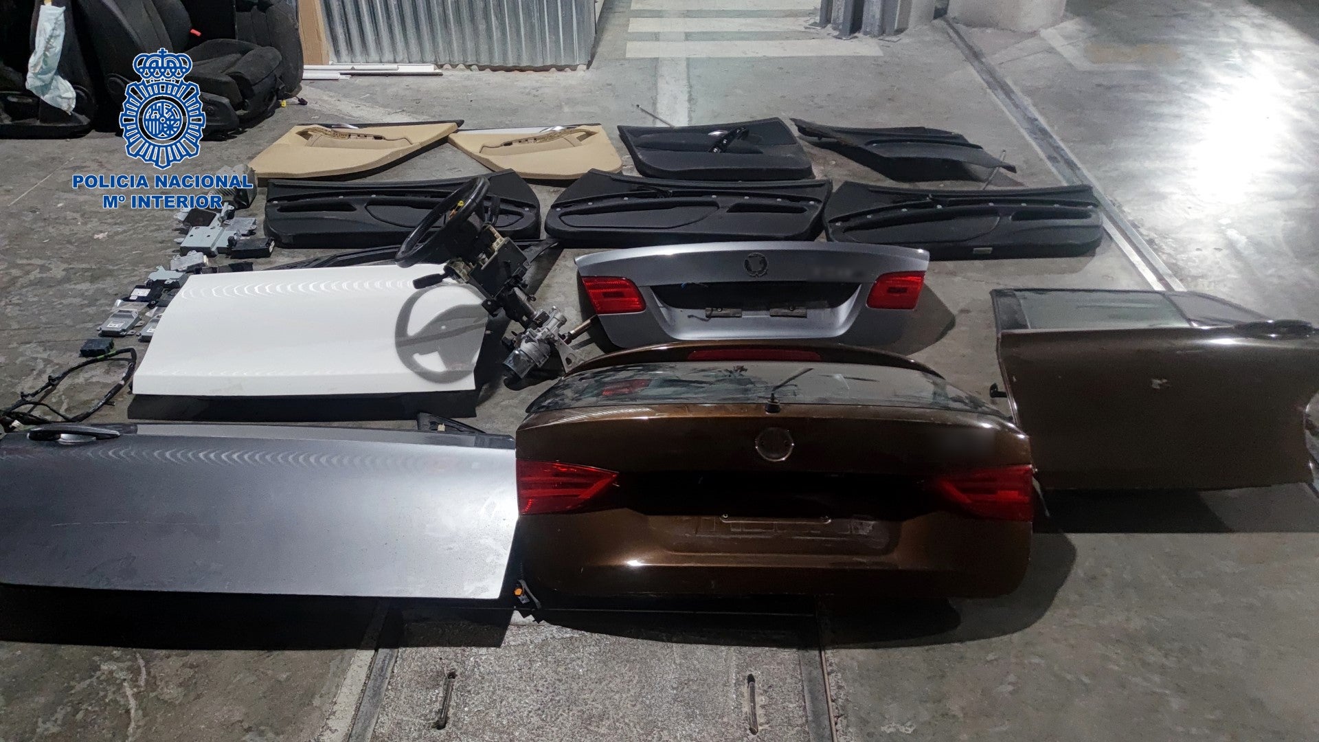 La Policía Nacional desarticula un grupo que robaba coches de alta gama operando desde Aspe y Petrer La Policía Nacional desarticula un grupo que robaba coches de alta gama operando desde Aspe y Petrer