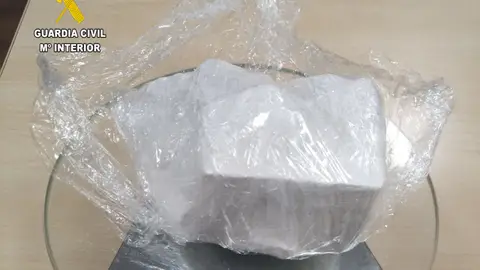 Detenido tras saltarse un control y tirar por la ventanilla 200 gramos de cocaína Detenido tras saltarse un control y tirar por la ventanilla 200 gramos de cocaína