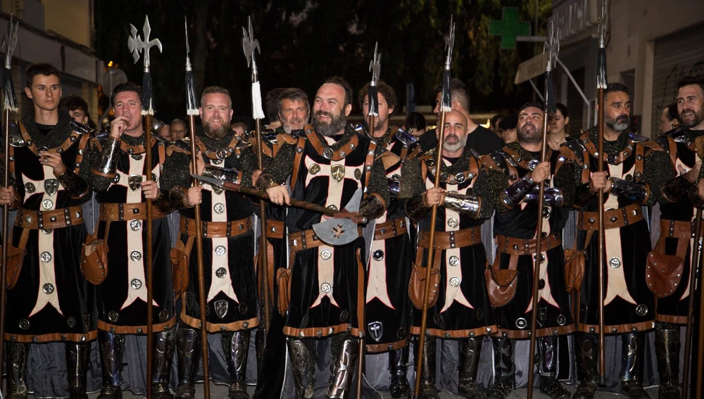 Una de las comparsas de los Moros y Cristianos de San Blas Una de las comparsas de los Moros y Cristianos de San Blas