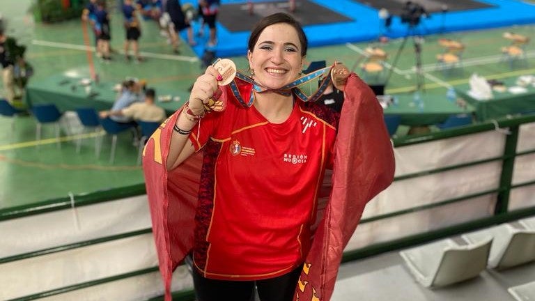 Clara Sánchez, doble medalla de bronce en el Campeonato de España de Halterofilia Clara Sánchez, doble medalla de bronce en el Campeonato de España de Halterofilia