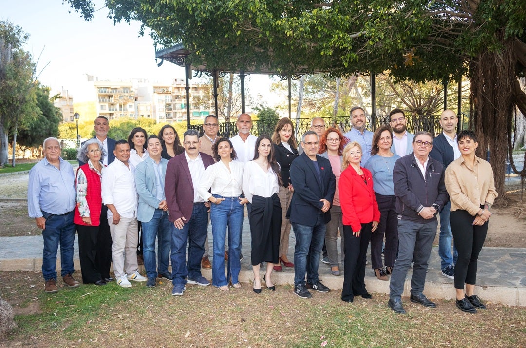 Fotos atípicas de campaña del PSOE de Torrevieja para denunciar las carencias de la ciudad Fotos atípicas de campaña del PSOE de Torrevieja para denunciar las carencias de la ciudad
