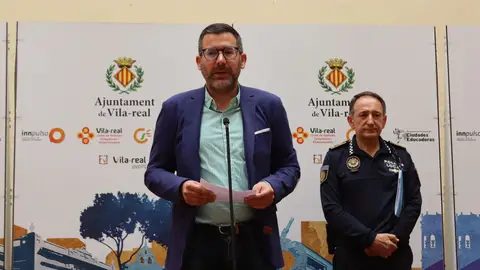 El concejal de Fiestas, Diego Vila y el jefe de la Policía Local, José Ramón Nieto durante el avance de las fiestas. El concejal de Fiestas, Diego Vila y el jefe de la Policía Local, José Ramón Nieto durante el avance de las fiestas.