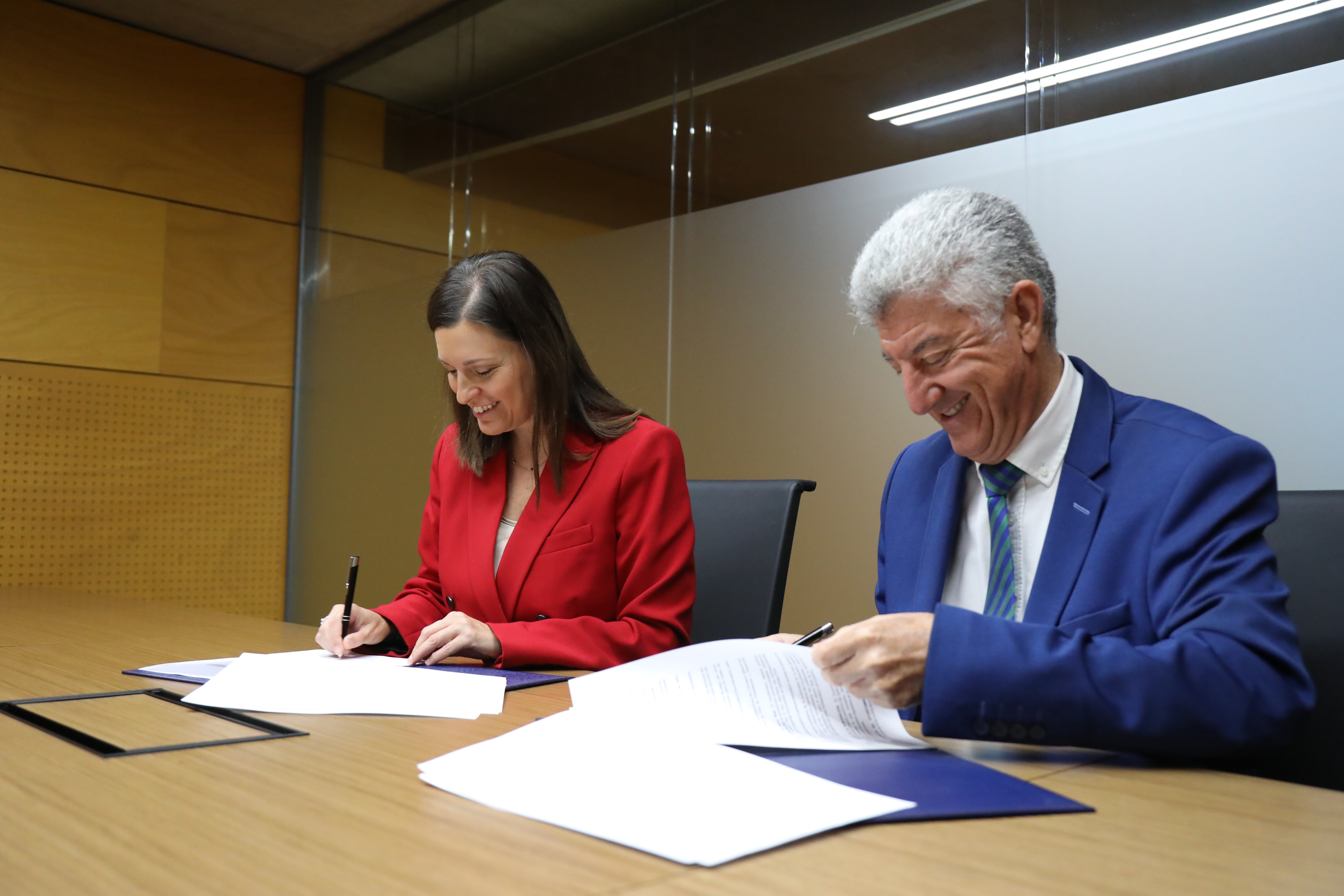 El Ayuntamiento de San Fernando firma un nuevo convenio de ayuda para los negocios del Centro Comercial Abierto El Ayuntamiento de San Fernando firma un nuevo convenio de ayuda para los negocios del Centro Comercial Abierto