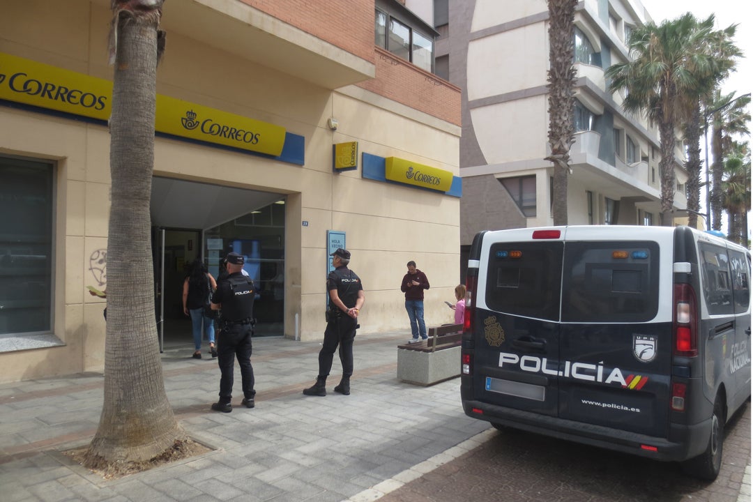 Detenido el número tres de Coalición por Melilla en la operación por el presunto fraude del voto por correo Detenido el número tres de Coalición por Melilla en la operación por el presunto fraude del voto por correo