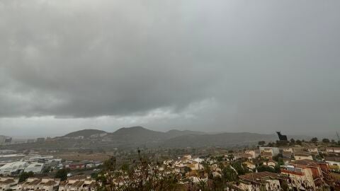 marina baixa finestrat villajoyosa cielos cubiertos con lluvia