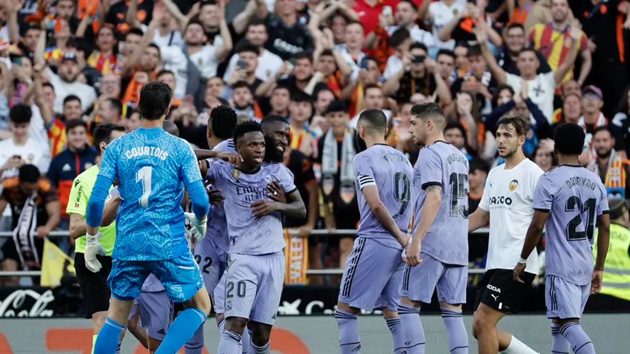 El Comité de Competición cierra parcialmente Mestalla 5 partidos y anula la sanción a Vinicius