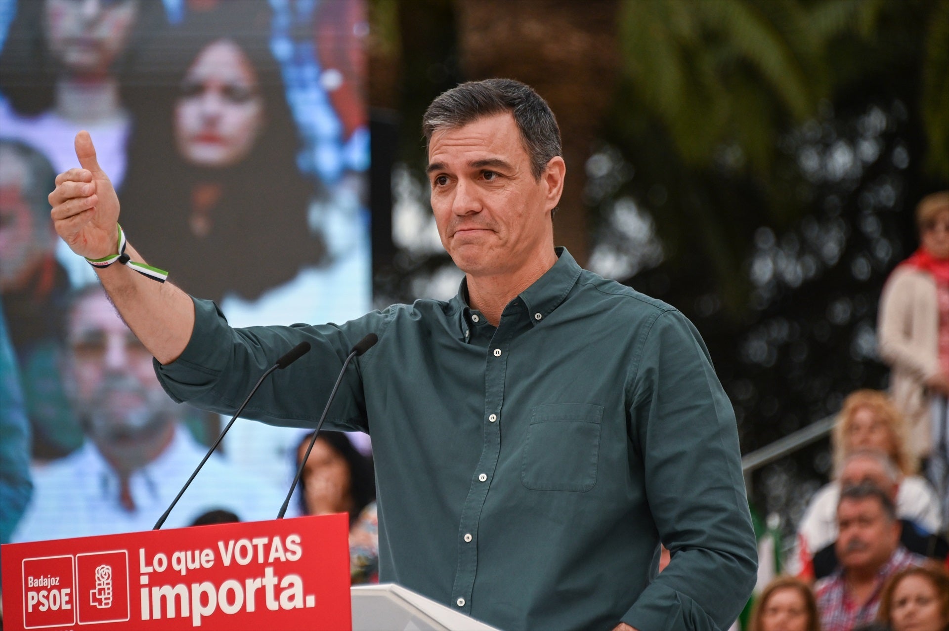 Sánchez saca pecho de los datos económicos y Feijóo llama a "pasar página": "Somos mejores que el Gobierno" Sánchez saca pecho de los datos económicos y Feijóo llama a "pasar página": "Somos mejores que el Gobierno"