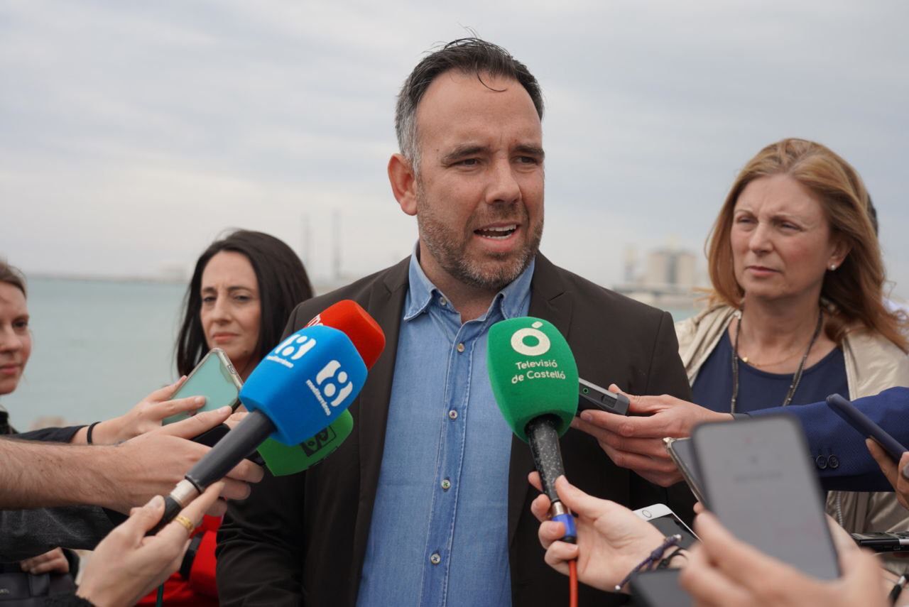 Simó (PSPV) acusa a Fabra (PP) de "cinismo" y engaño político Simó (PSPV) acusa a Fabra (PP) de "cinismo" y engaño político