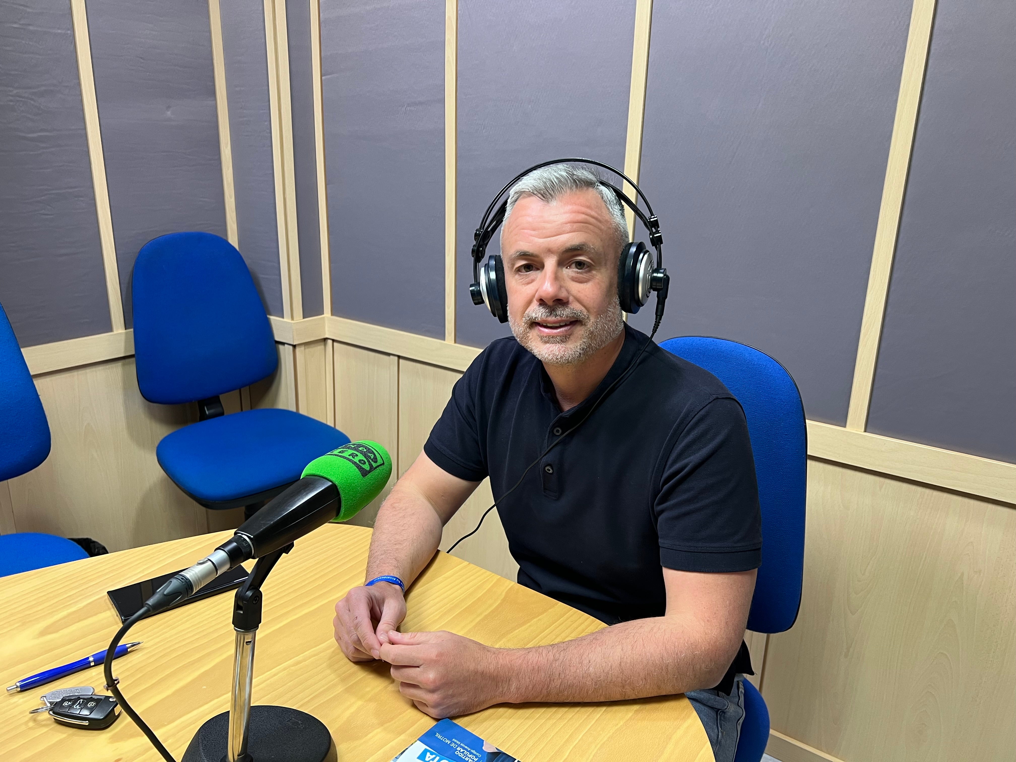 Nicolás Navarro: " Reto a Flor Almón a que haga lo mismo que dice Paco Cuenca, que deje gobernar la lista más votada ". Nicolás Navarro: " Reto a Flor Almón a que haga lo mismo que dice Paco Cuenca, que deje gobernar la lista más votada ".