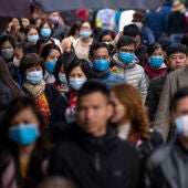 Personas protegidas con mascarillas ante la amenaza de la pandemia de la Covid-19