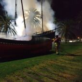 Imagen de la intervención de los bomberos de Las Palmas de Gran Canaria en el incendio