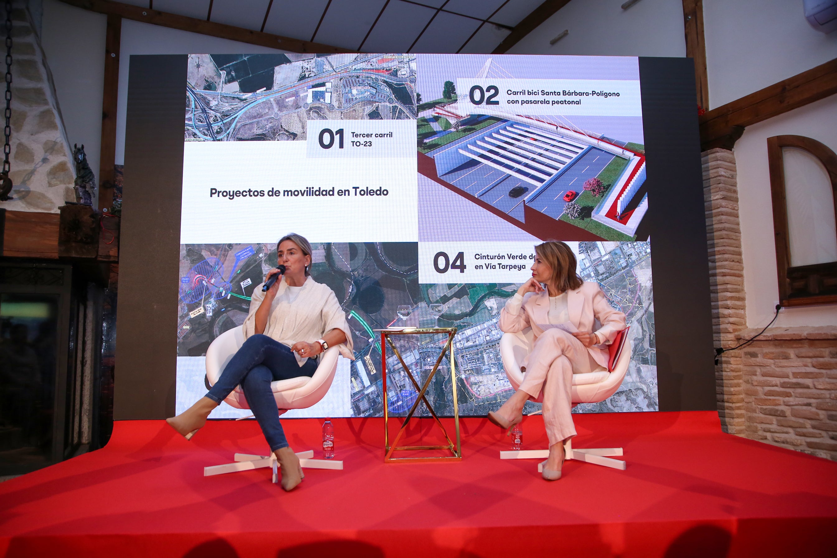 La ministra de Transporte garantiza la segunda estación del AVE en el barrio del Polígono La ministra de Transporte garantiza la segunda estación del AVE en el barrio del Polígono