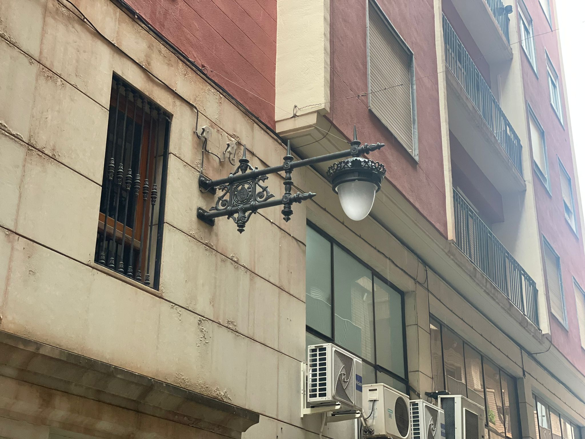 Elche renueva más de 2300 farolas de su alumbrado público con una inversión de 1,5 millones de euros Elche renueva más de 2300 farolas de su alumbrado público con una inversión de 1,5 millones de euros