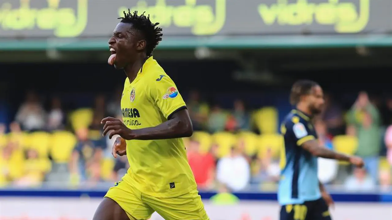 Nico Jackson celebra un gol con el Villarreal