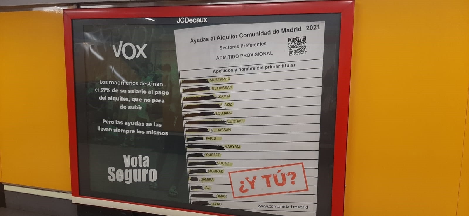 El polémico cartel de Vox en el Metro de Madrid contra las ayudas a los inmigrantes El polémico cartel de Vox en el Metro de Madrid contra las ayudas a los inmigrantes