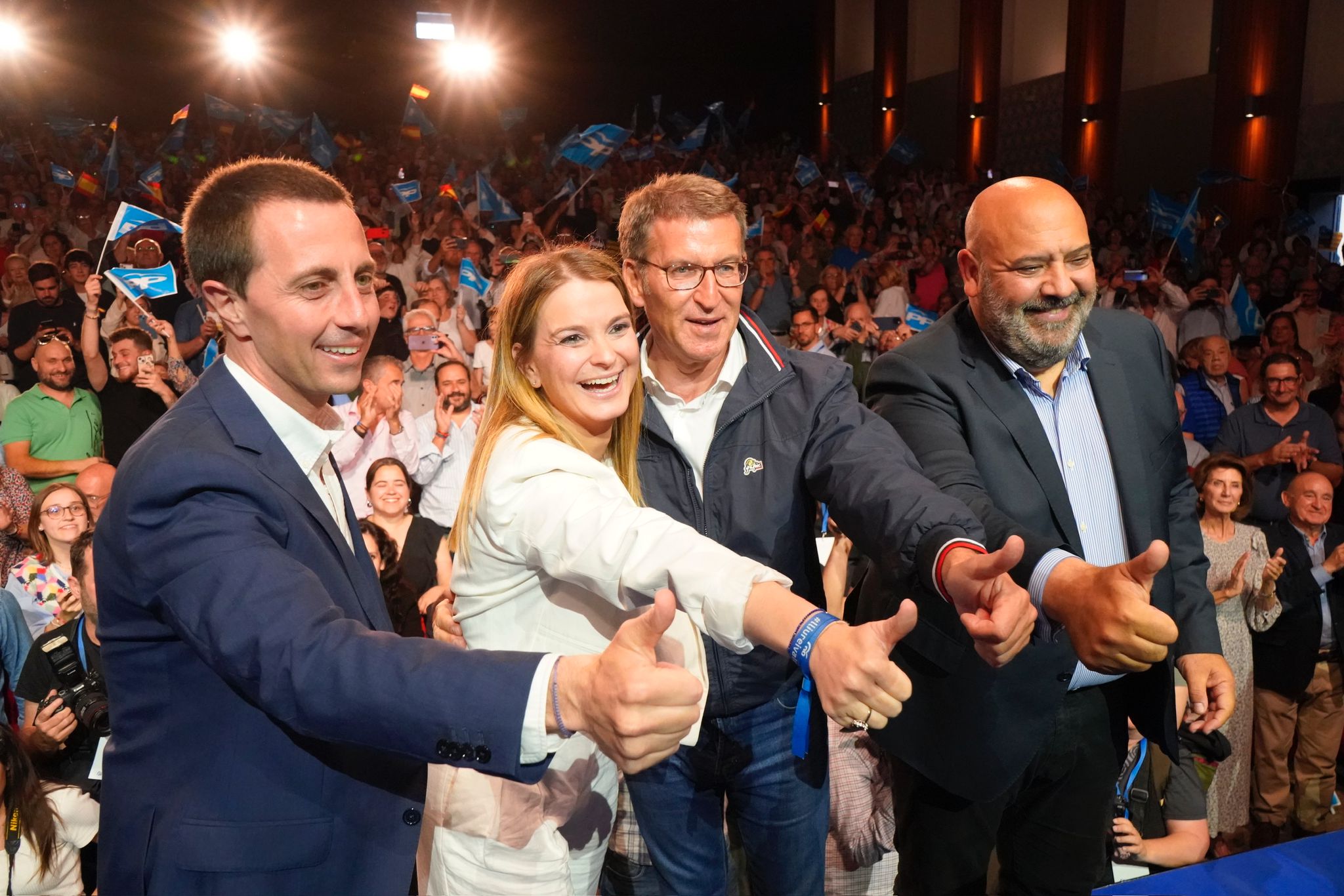 Feijóo: "Votando al PP, Prohens será presidenta sin pactos y sin estar secuestrada por las minorías" Feijóo: "Votando al PP, Prohens será presidenta sin pactos y sin estar secuestrada por las minorías"