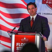  El gobernador de Florida, Ron DeSantis, ha anunciado su candidatura a las primarias del Partido Republicano