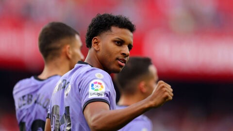 Rodrygo celebra uno de sus goles en el Ram&oacute;n S&aacute;nchez Pizju&aacute;n