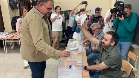 Los candidatos emeritenses votan y apelan a la participación de los ciudadanos en este 28M Los candidatos emeritenses votan y apelan a la participación de los ciudadanos en este 28M