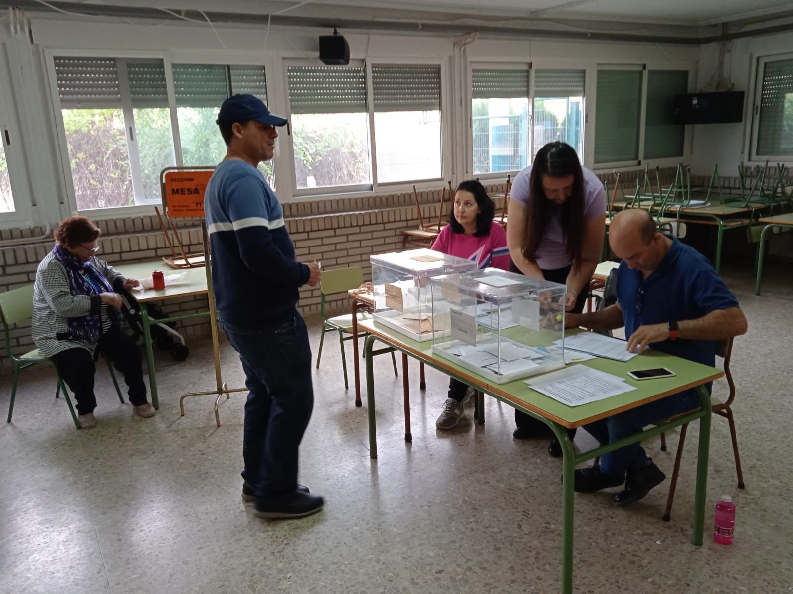 La participación electoral llega al 40,13% a las 2 de la tarde, 4.94 puntos más que en 2019 La participación electoral llega al 40,13% a las 2 de la tarde, 4.94 puntos más que en 2019