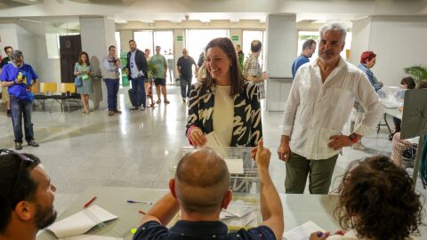 Patricia Cavada, votando esta ma&ntilde;ana