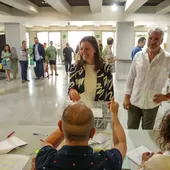 Patricia Cavada, votando esta mañana Patricia Cavada, votando esta mañana