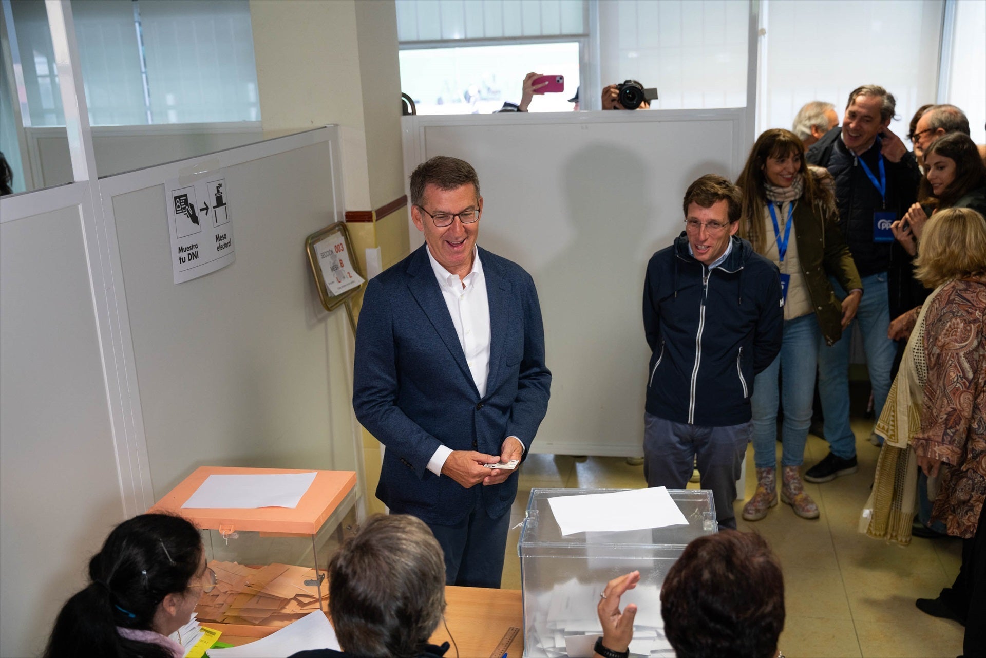 Feijóo pide votar de forma "masiva" y defiende la fortaleza del sistema electoral español Feijóo pide votar de forma "masiva" y defiende la fortaleza del sistema electoral español