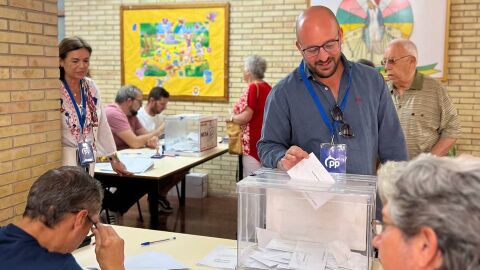 Germ&aacute;n Beardo votando