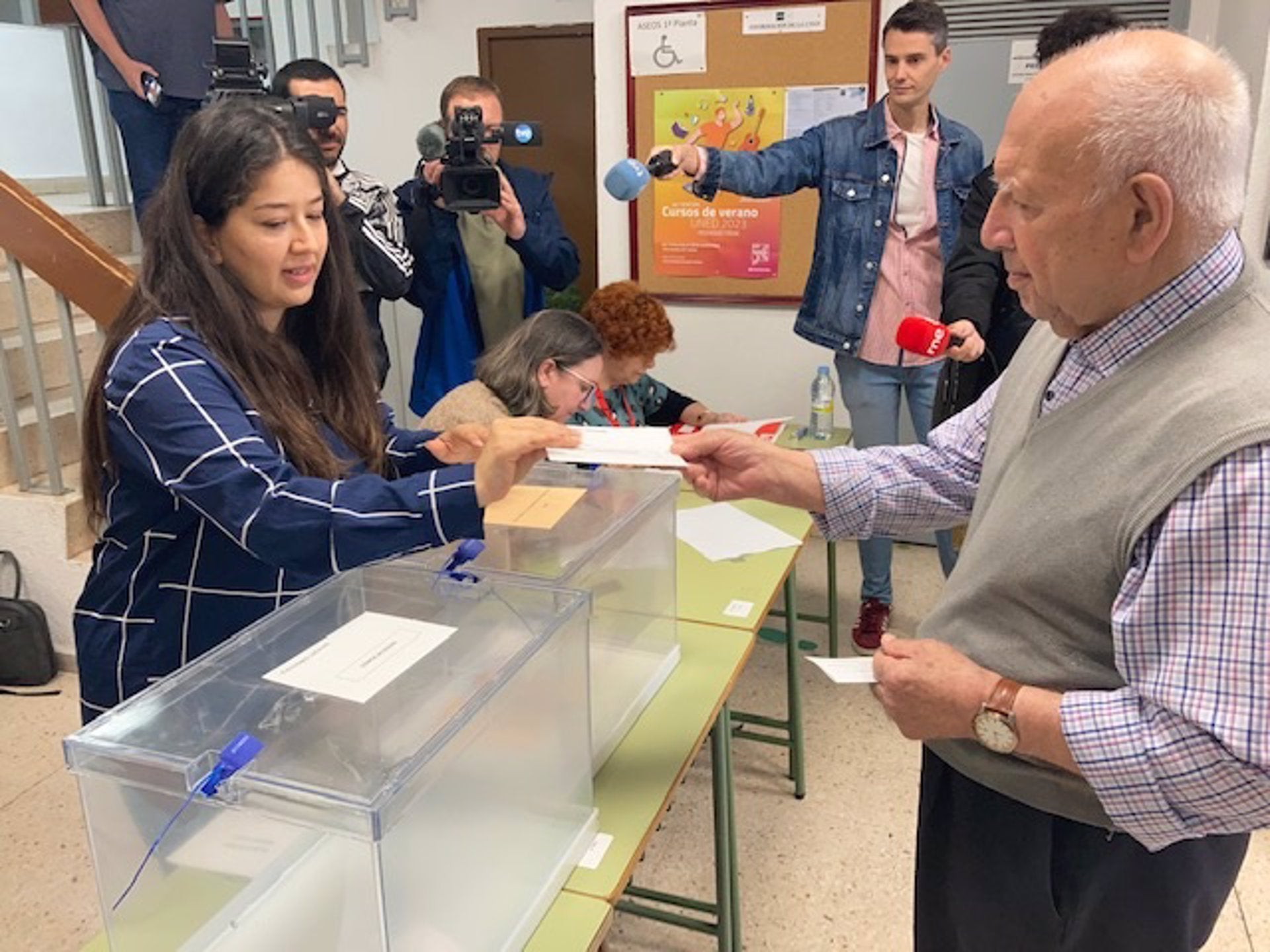 Guía de las elecciones en Extremadura: mesas electorales, horarios, votos... Guía de las elecciones en Extremadura: mesas electorales, horarios, votos...