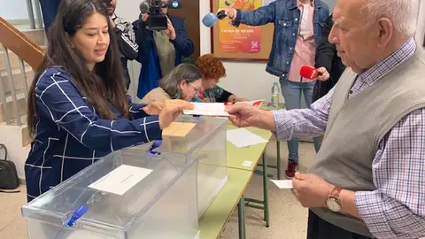 Una de las mesas electorales en Extremadura de las elecciones municipales y autonómicas del 28M Una de las mesas electorales en Extremadura de las elecciones municipales y autonómicas del 28M