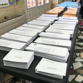 Las papeletas dispuestas en los colegios electorales 