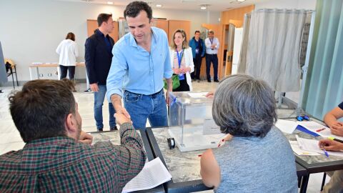 Bruno García ejerciendo el derecho al voto