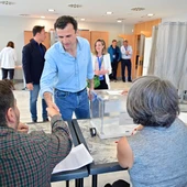 Bruno García ejerciendo el derecho al voto Bruno García ejerciendo el derecho al voto