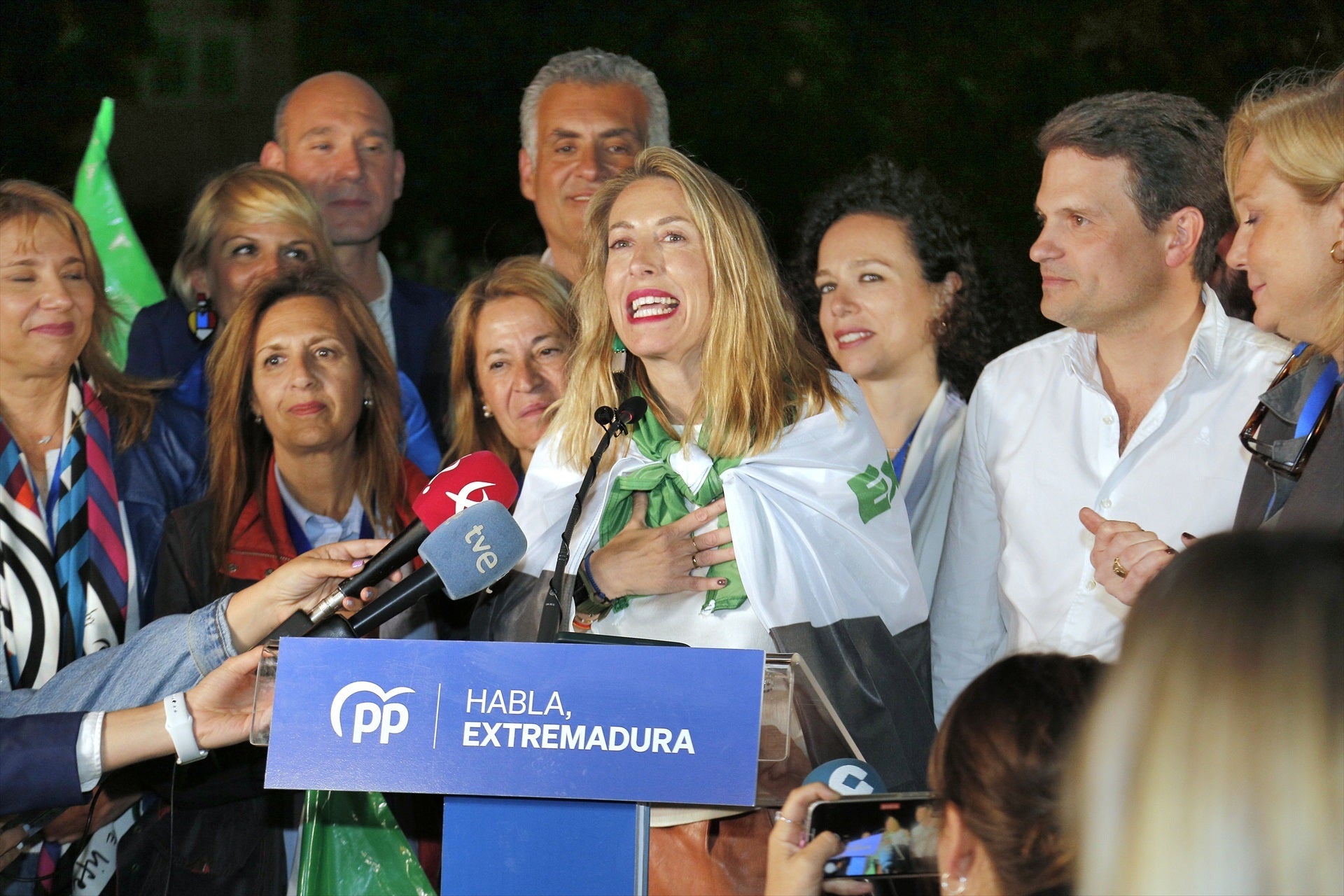 María Guardiola admite que no votará a Vara porque será "la próxima presidenta de Extremadura" María Guardiola admite que no votará a Vara porque será "la próxima presidenta de Extremadura"