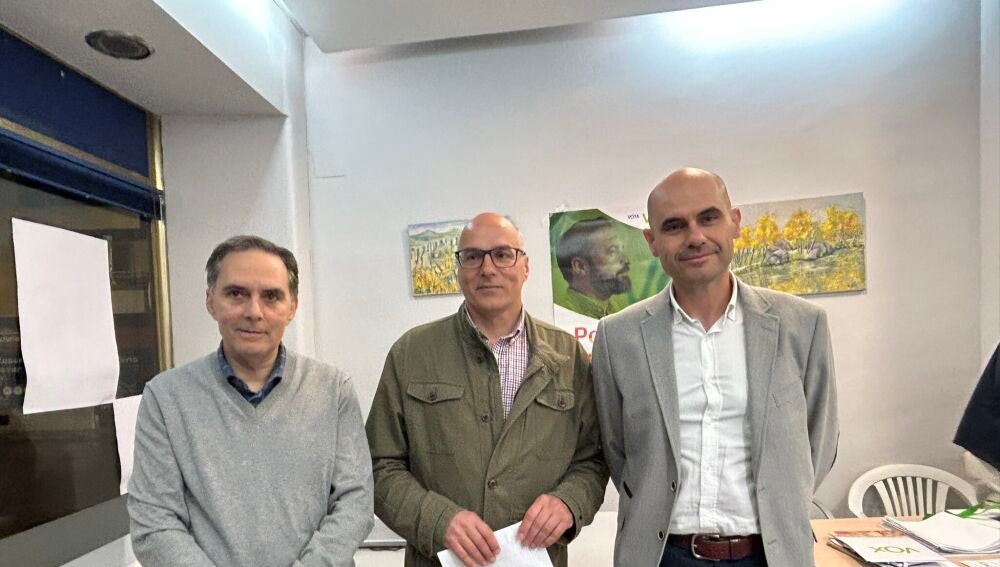 Rafael Rodríguez, cabeza de lista de VOX a la alcaldía de Cuenca, en el centro
