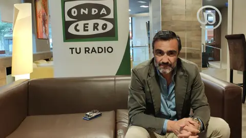 Jorge Pallarés, director de marketing de Martin Codax Estudio de radio en el Hotel Rías Bajas de Pontevedra para un nuevo desayuno informativo.