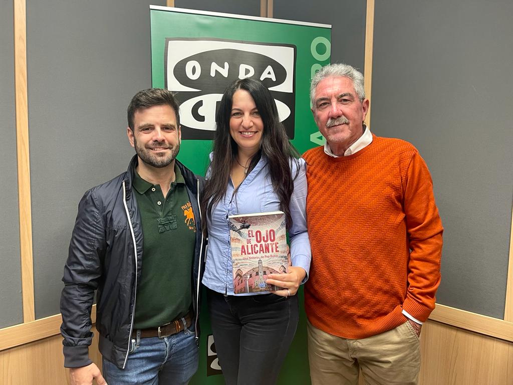 Pep Rubio rememora sus vivencias de juventud para trazar una trama literaria que comienza con un cadáver en la Universidad de Alicante Pep Rubio rememora sus vivencias de juventud para trazar una trama literaria que comienza con un cadáver en la Universidad de Alicante