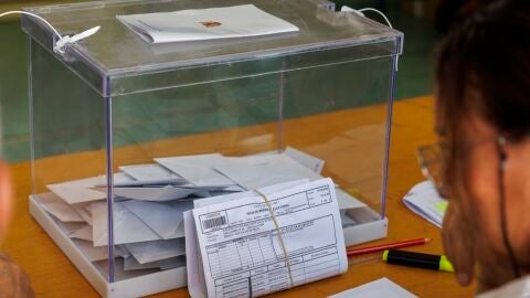 La Junta Electoral Central no descarta exigir el DNI para el voto por correo en toda España/ EFE/ Julio Muñoz.