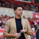 Míchel renueva como técnico del Girona hasta 2026