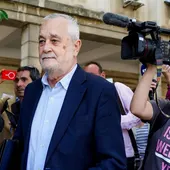 La Audiencia pide "nuevo informe" al IML sobre Griñán y que precise si es susceptible de tercer grado La Audiencia pide "nuevo informe" al IML sobre Griñán y que precise si es susceptible de tercer grado