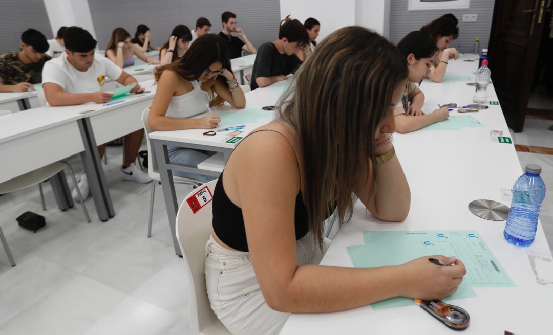 El Ministerio de Educación paraliza la reforma de la selectividad a la espera de nuevo gobierno El Ministerio de Educación paraliza la reforma de la selectividad a la espera de nuevo gobierno