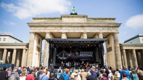 Gorka Hermosa, concierto en la Puerta de Brandenburgo